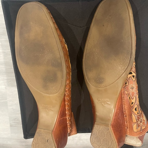 Pikolinos Spanish Design Shoe - Picture 2 of 3